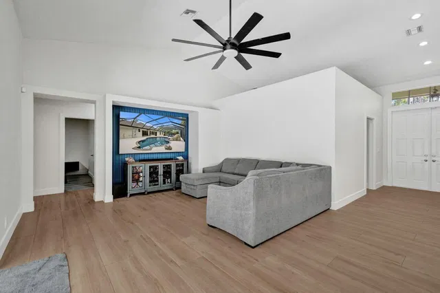  Residence photo 19