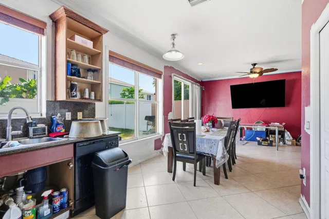 Residence photo 12