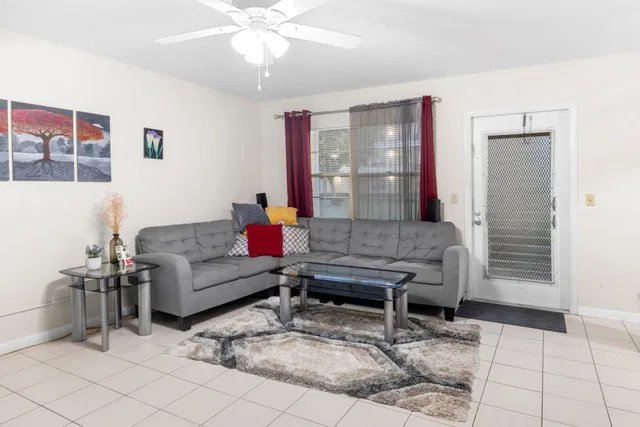 Residence photo 3