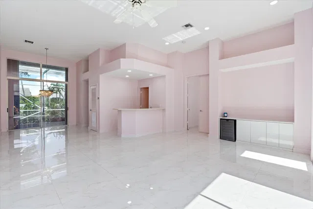 Unit 17167 photo 3