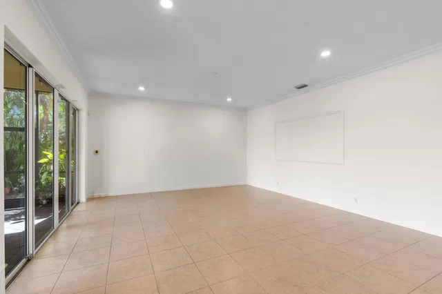 Residence photo 28