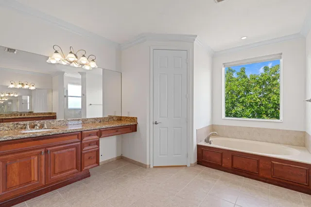 Residence photo 43