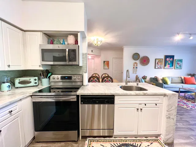Unit 3307 photo 3