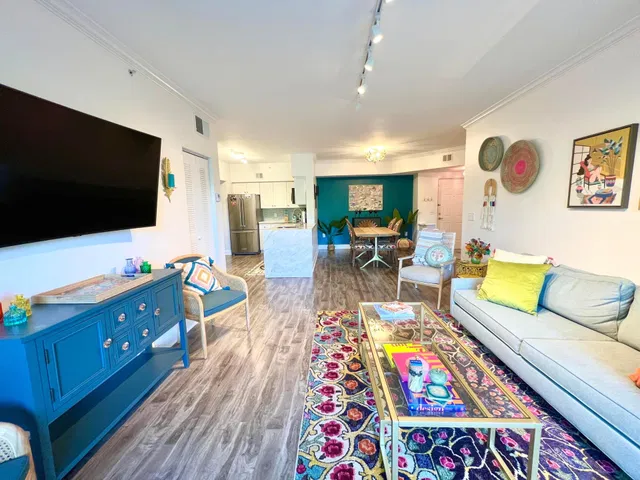 Unit 3307 photo 9