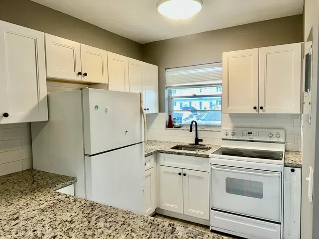 Unit 107 photo 3
