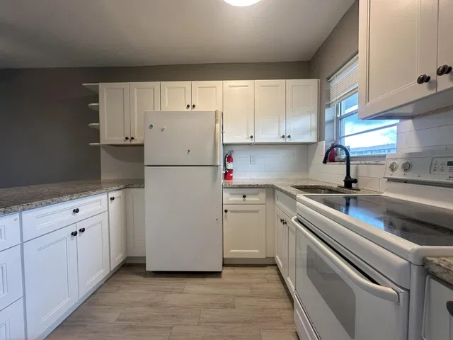 Unit 107 photo 4