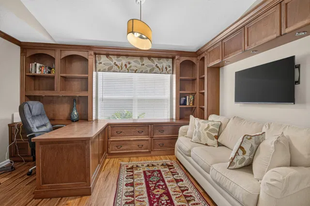 Residence photo 8