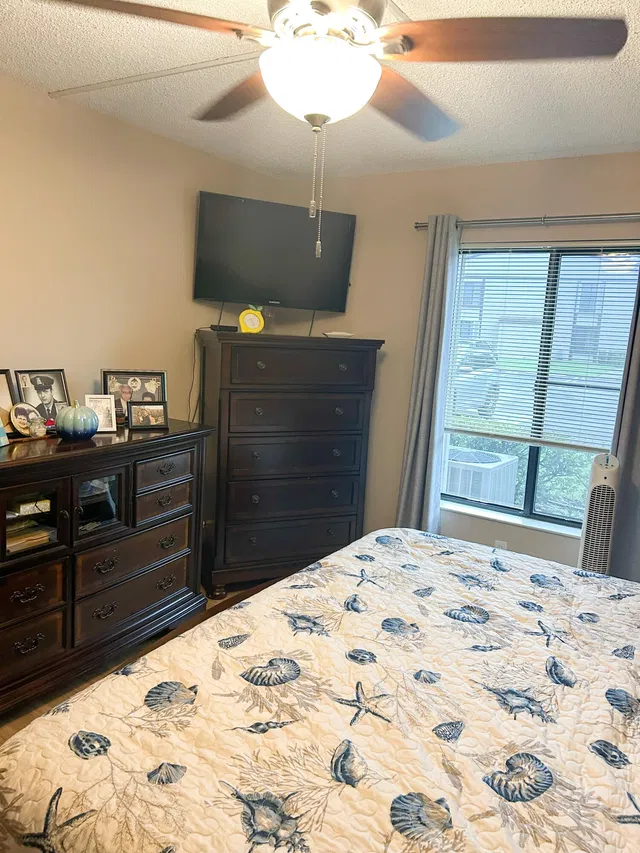 Unit C1 photo 21