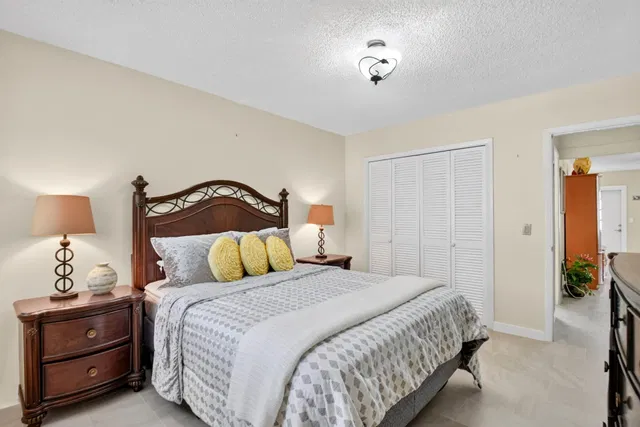 Unit 2 photo 18
