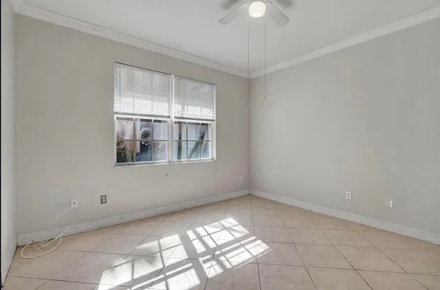 Residence photo 12