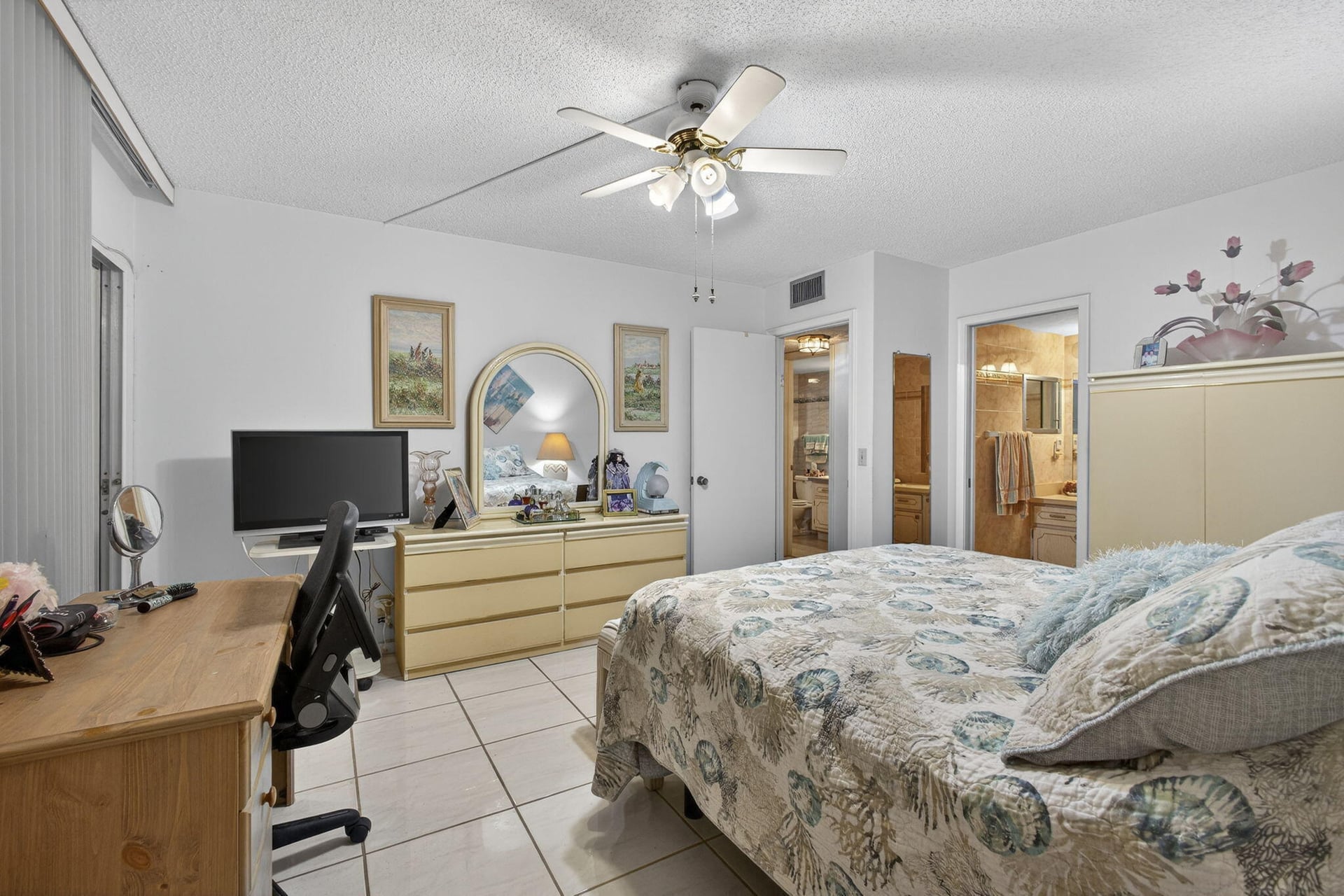 Residence photo 12