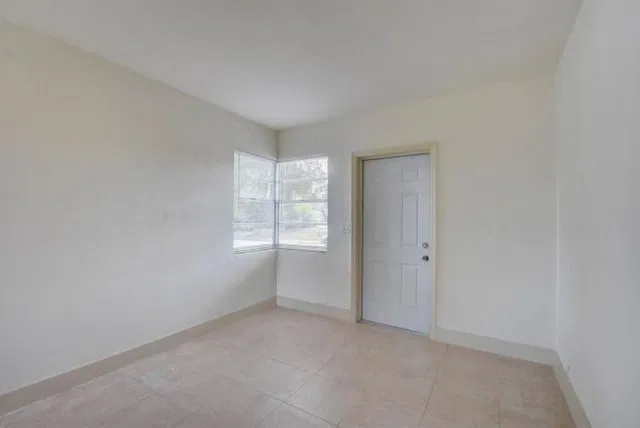 Old Northwood Unit B photo 10