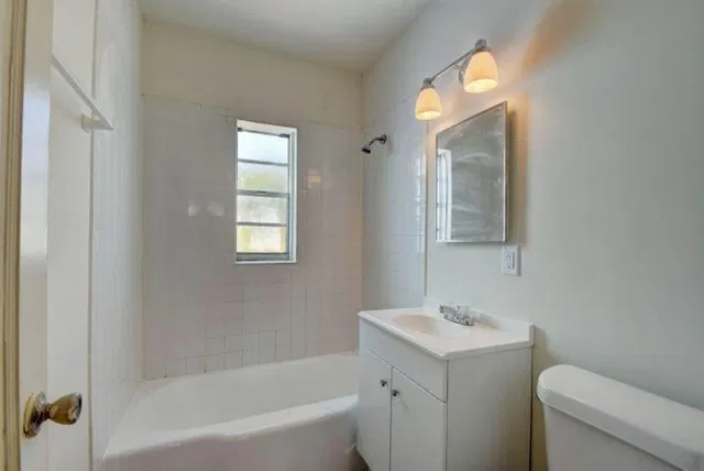 Old Northwood Unit B photo 14