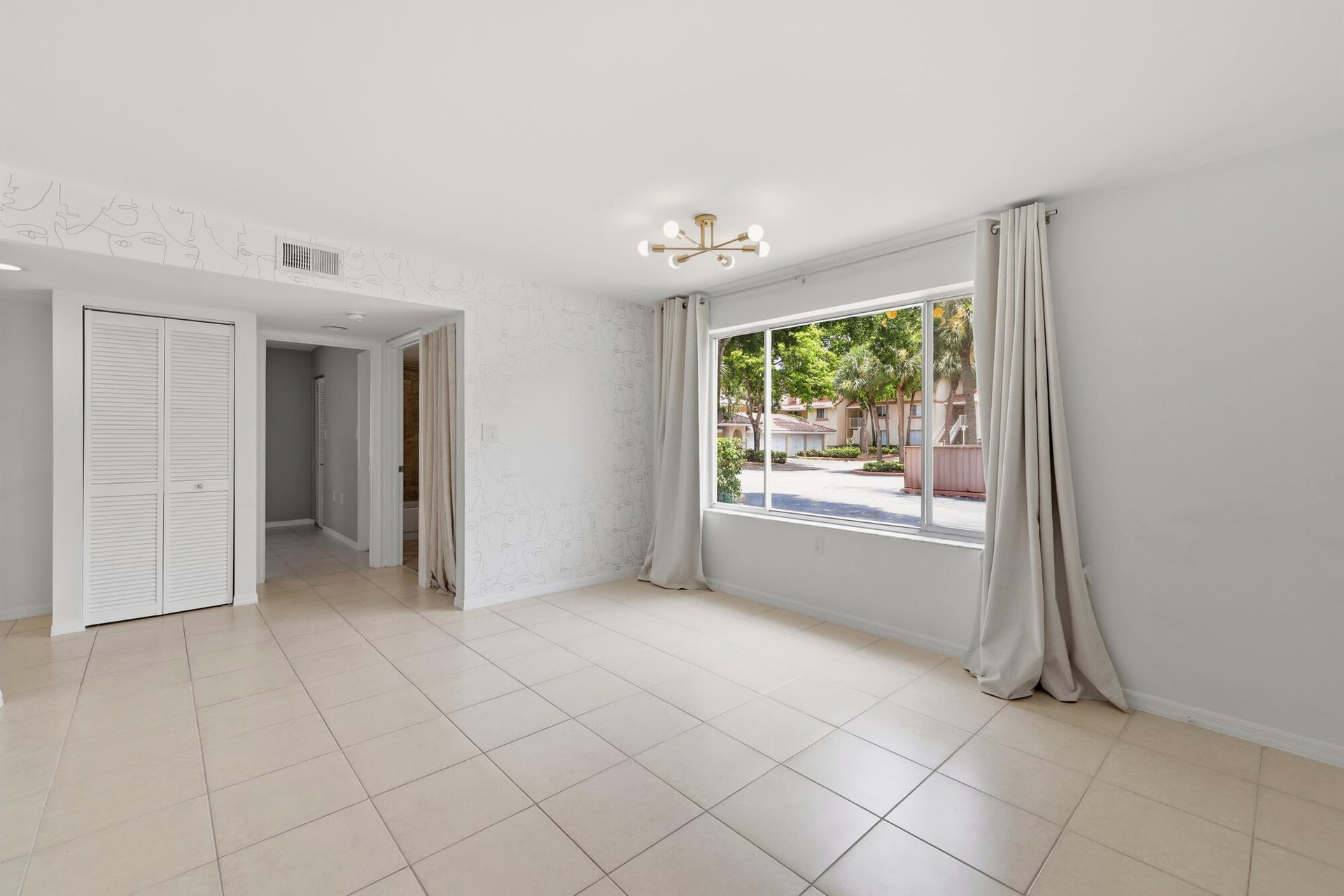 Residence photo 5
