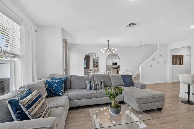 Residence photo 12
