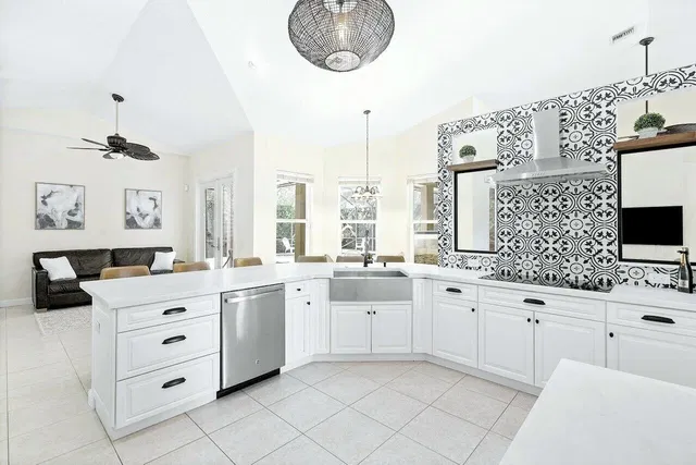 Residence photo 4