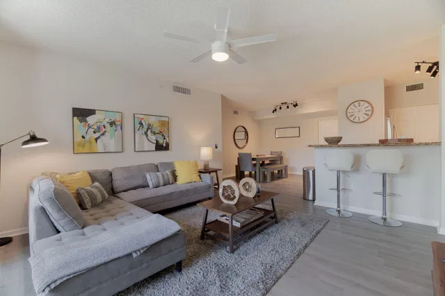 Residence photo 9