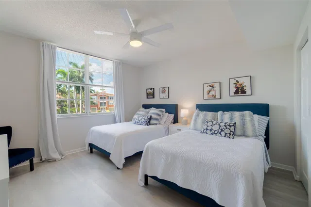 Residence photo 16