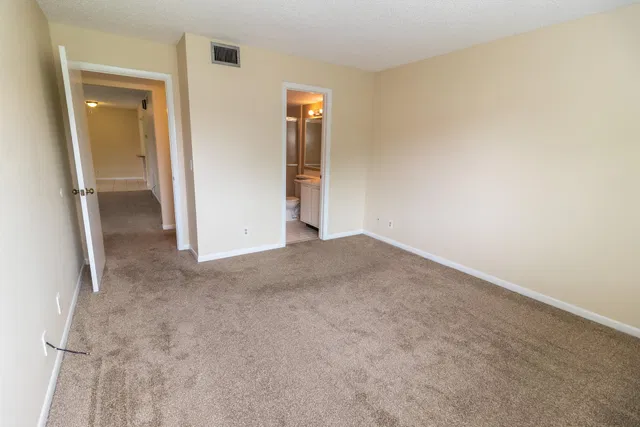 Unit D2 photo 14