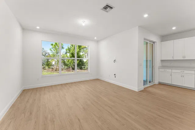 Residence photo 4