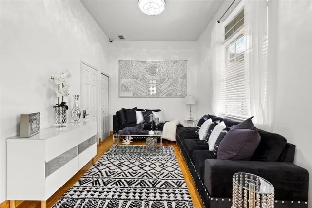  Residence photo 9