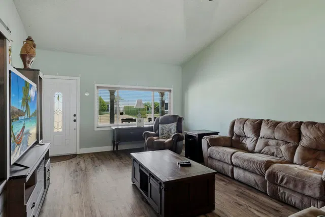 Residence photo 4