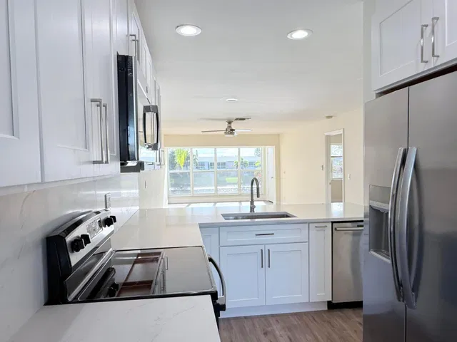 Unit 202 photo 4