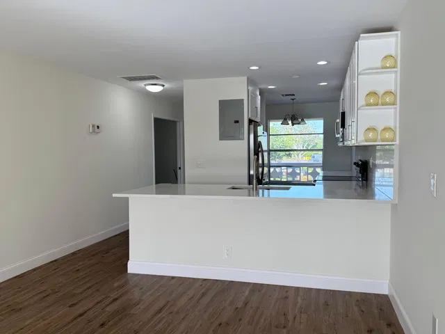 Unit 202 photo 10