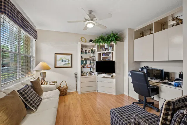 Residence photo 19