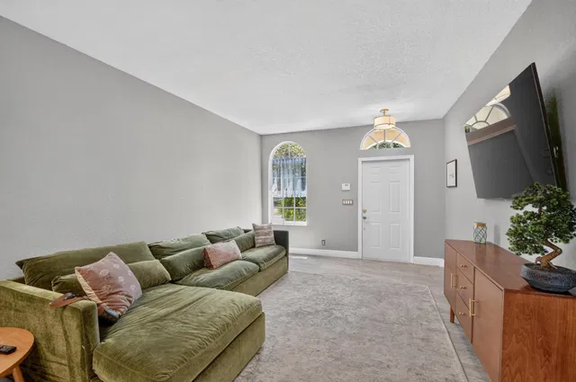  Residence photo 8