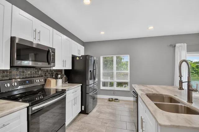  Residence photo 74