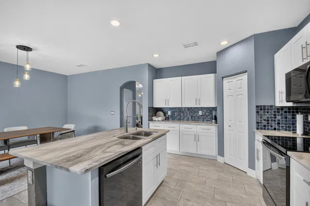  Residence photo 75