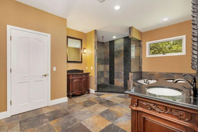 Residence photo 19