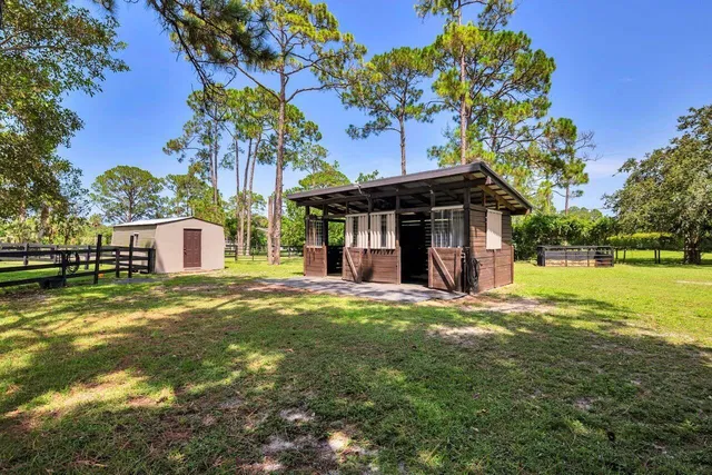 Residence photo 43