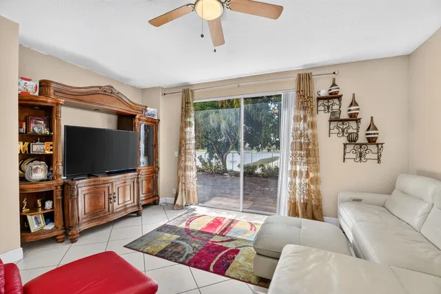 Residence photo 10