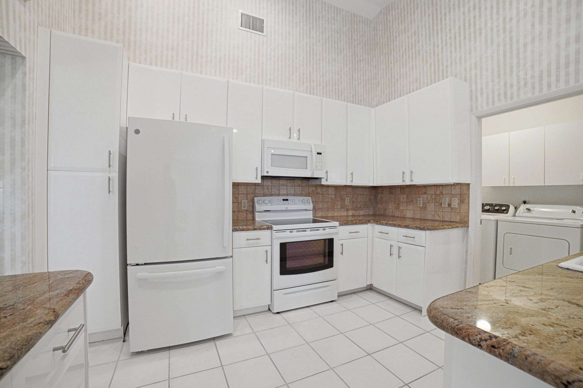  Residence photo 6