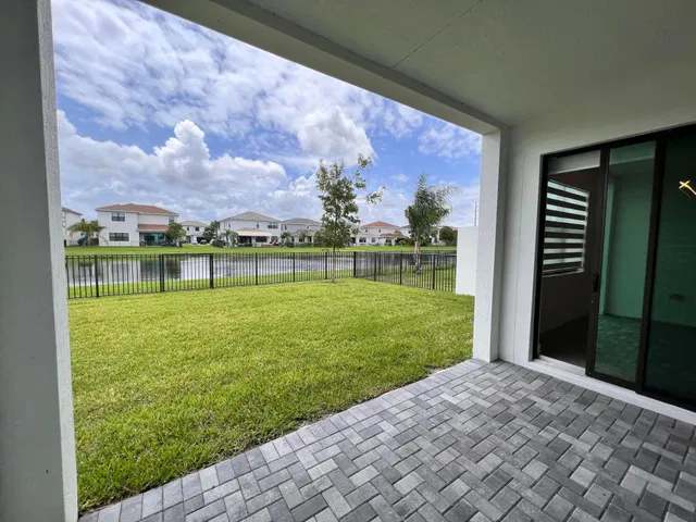 Residence photo 25