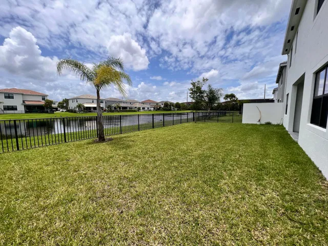 Residence photo 28
