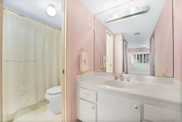 Unit 104 photo 10