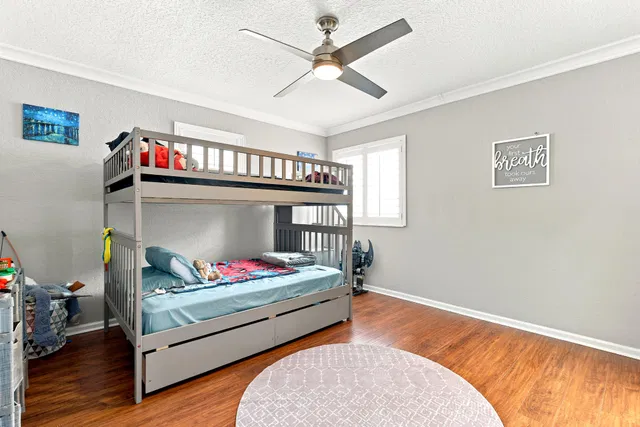 Residence photo 12