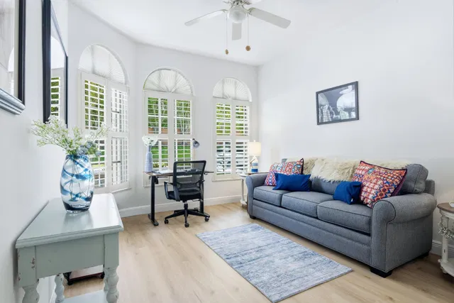 Residence photo 20