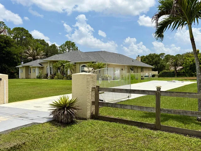 Residence photo 2