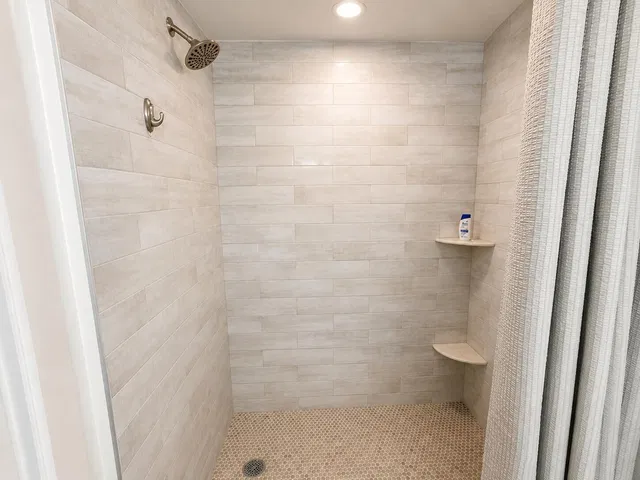 Unit 302 photo 11