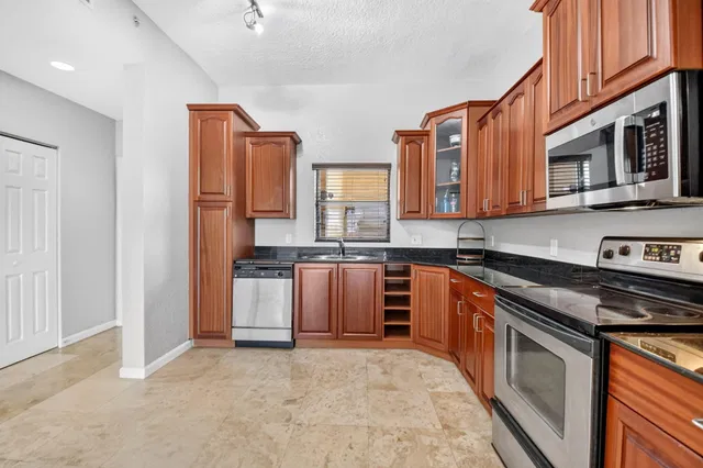 Unit 402 photo 9
