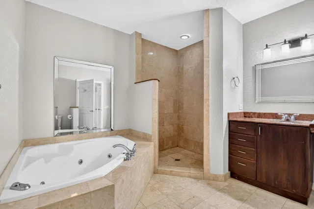 Unit 402 photo 14