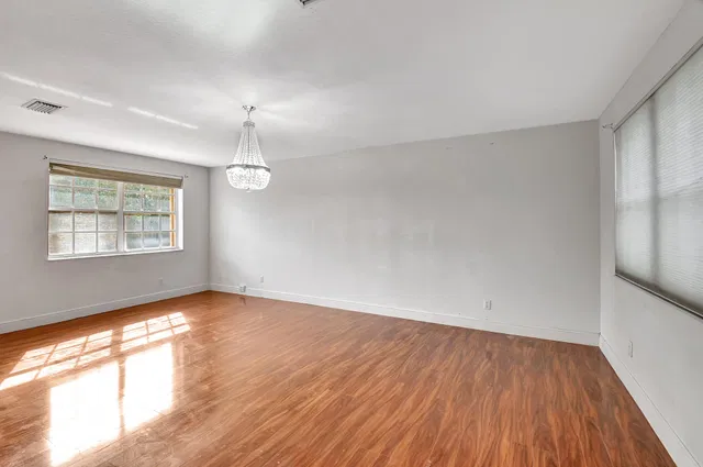 Residence photo 6