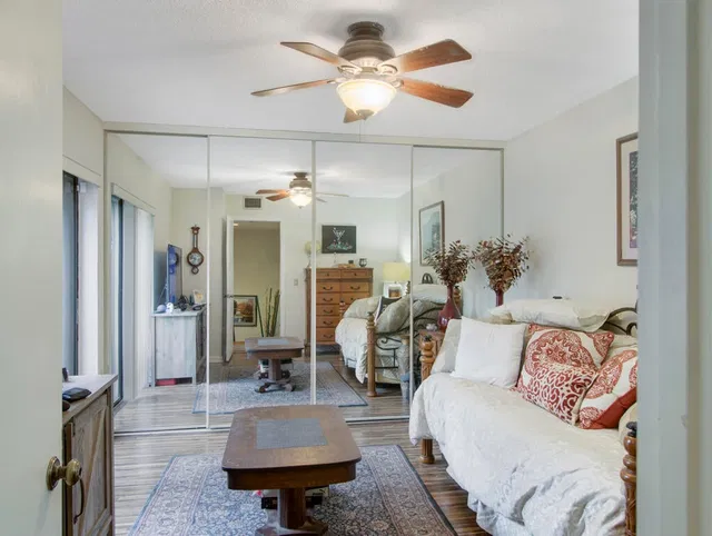 Residence photo 12