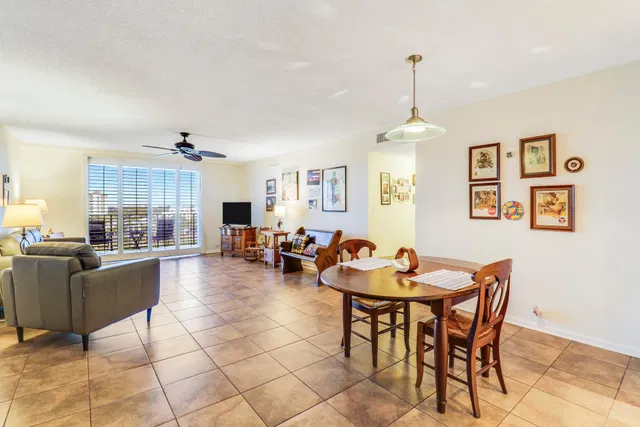 Unit Apt 607 photo 6