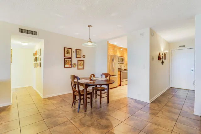 Unit Apt 607 photo 9