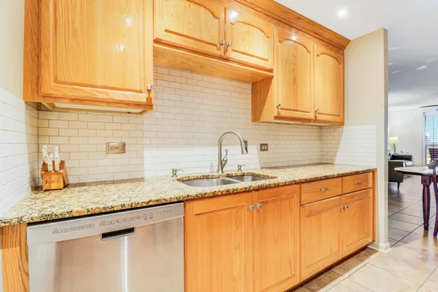 Unit Apt 607 photo 12